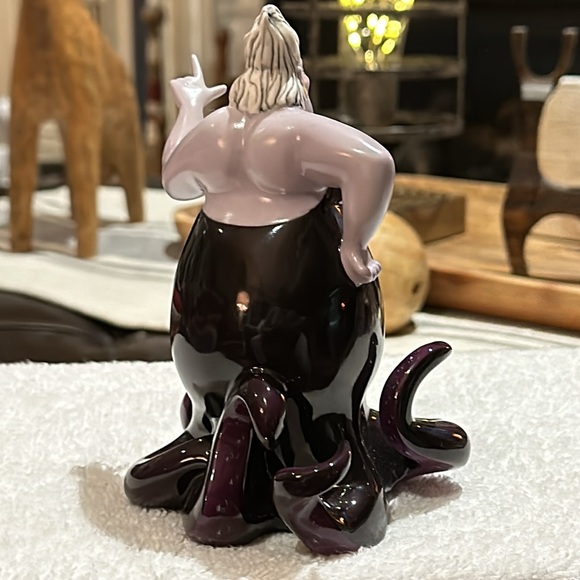 Bradford Editions, Disney Villains Heirloom Porcelain Figurines “Ursula” - Picture 7 of 16